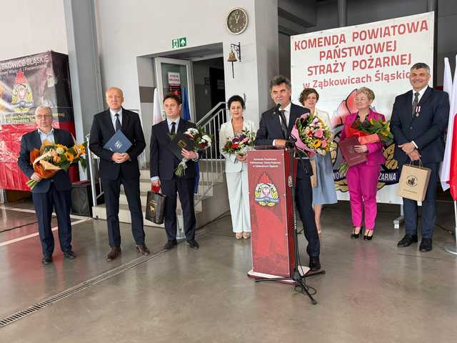 [FOTO] W Ząbkowicach uroczyście nagrodzono i uhonorowano strażaków z naszego powiatu 