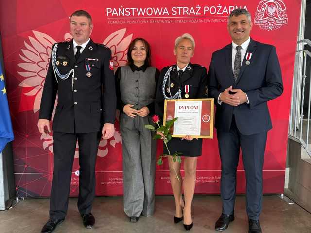 [FOTO] W Ząbkowicach uroczyście nagrodzono i uhonorowano strażaków z naszego powiatu 