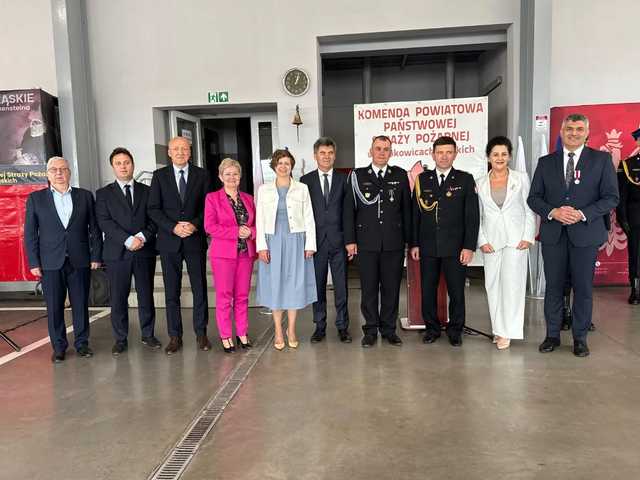 [FOTO] W Ząbkowicach uroczyście nagrodzono i uhonorowano strażaków z naszego powiatu 