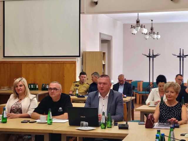 [FOTO] Rada Powiatu Ząbkowickiego udzieliła absulatorium zarządowi. Wicestarosta zrezygnował z pełnienia swojej funkcji 