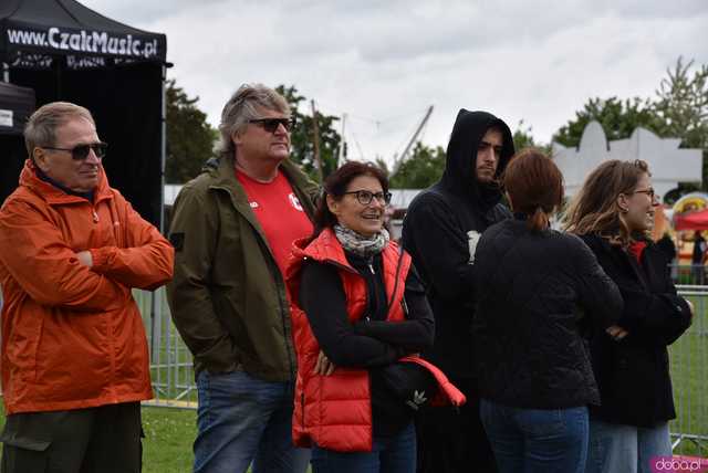 [FOTO] lokalnyFEST! trwa w najlepsze. Patrycja Grzelaczyk-Korchan rozpoczęła niedzielne koncerty Ziębice FEST 2025