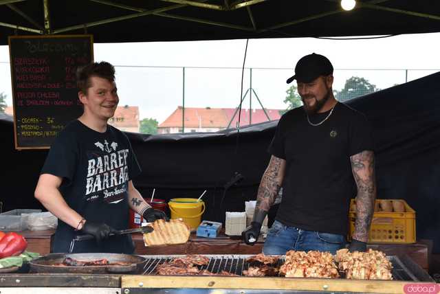 [FOTO] lokalnyFEST! trwa w najlepsze. Patrycja Grzelaczyk-Korchan rozpoczęła niedzielne koncerty Ziębice FEST 2025