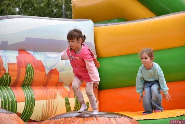 [FOTO] lokalnyFEST! trwa w najlepsze. Patrycja Grzelaczyk-Korchan rozpoczęła niedzielne koncerty Ziębice FEST 2025