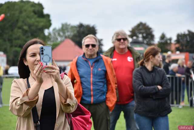 [FOTO] lokalnyFEST! trwa w najlepsze. Patrycja Grzelaczyk-Korchan rozpoczęła niedzielne koncerty Ziębice FEST 2025