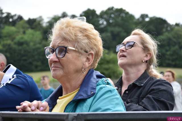 [FOTO] lokalnyFEST! trwa w najlepsze. Patrycja Grzelaczyk-Korchan rozpoczęła niedzielne koncerty Ziębice FEST 2025