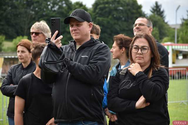 [FOTO] lokalnyFEST! trwa w najlepsze. Patrycja Grzelaczyk-Korchan rozpoczęła niedzielne koncerty Ziębice FEST 2025