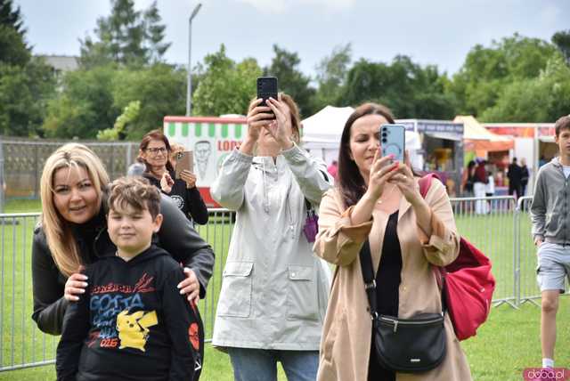 [FOTO] lokalnyFEST! trwa w najlepsze. Patrycja Grzelaczyk-Korchan rozpoczęła niedzielne koncerty Ziębice FEST 2025