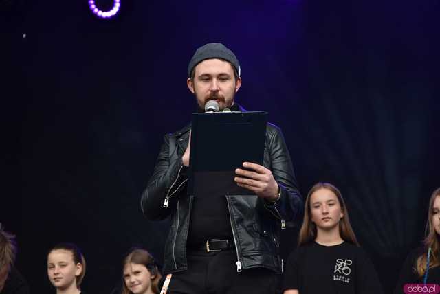 [FOTO] lokalnyFEST! trwa w najlepsze. Patrycja Grzelaczyk-Korchan rozpoczęła niedzielne koncerty Ziębice FEST 2025