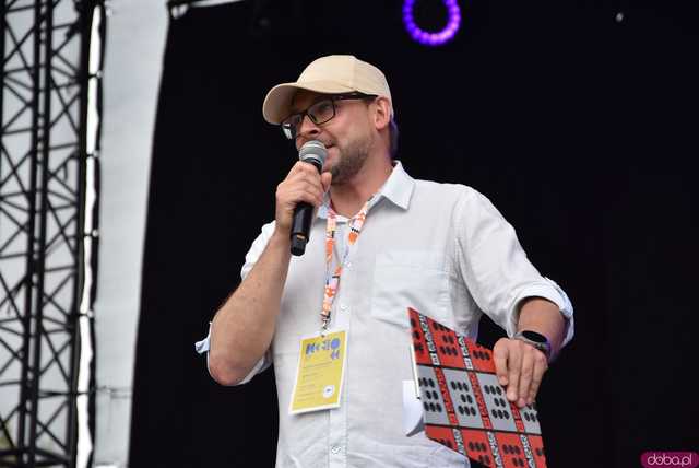 [FOTO] lokalnyFEST! trwa w najlepsze. Patrycja Grzelaczyk-Korchan rozpoczęła niedzielne koncerty Ziębice FEST 2025