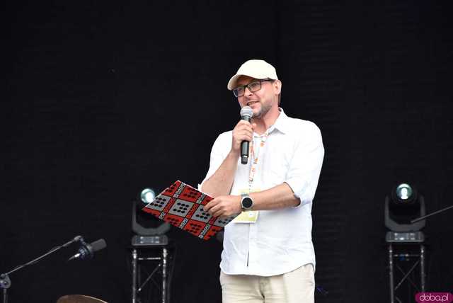[FOTO] lokalnyFEST! trwa w najlepsze. Patrycja Grzelaczyk-Korchan rozpoczęła niedzielne koncerty Ziębice FEST 2025