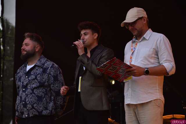 [FOTO] lokalnyFEST! trwa w najlepsze. Patrycja Grzelaczyk-Korchan rozpoczęła niedzielne koncerty Ziębice FEST 2025
