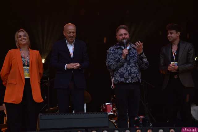 [FOTO] lokalnyFEST! trwa w najlepsze. Patrycja Grzelaczyk-Korchan rozpoczęła niedzielne koncerty Ziębice FEST 2025
