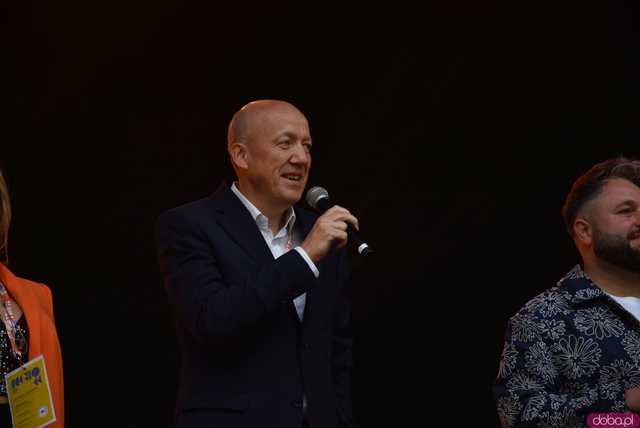 [FOTO] lokalnyFEST! trwa w najlepsze. Patrycja Grzelaczyk-Korchan rozpoczęła niedzielne koncerty Ziębice FEST 2025