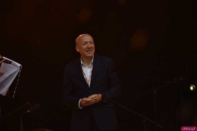 [FOTO] lokalnyFEST! trwa w najlepsze. Patrycja Grzelaczyk-Korchan rozpoczęła niedzielne koncerty Ziębice FEST 2025