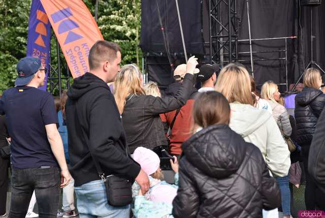 [FOTO] Pan Savyan podniósł temperaturę na scenie w Ziębicach 