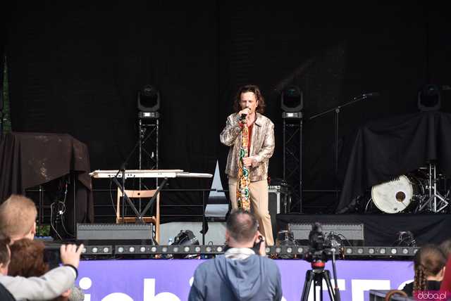 [FOTO] Pan Savyan podniósł temperaturę na scenie w Ziębicach 
