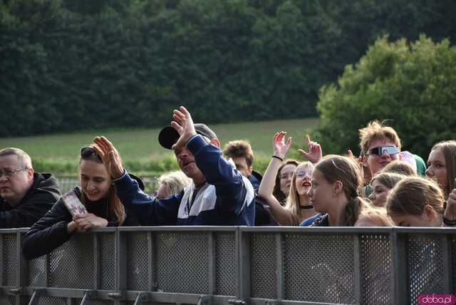 [FOTO] Pan Savyan podniósł temperaturę na scenie w Ziębicach 