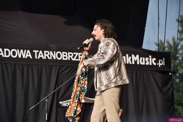[FOTO] Pan Savyan podniósł temperaturę na scenie w Ziębicach 