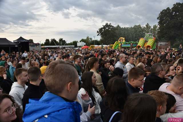 [FOTO] Na scenie Roxie Węgiel, która rozgrzewa publiczność do czerwoności 