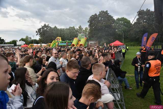 [FOTO] Na scenie Roxie Węgiel, która rozgrzewa publiczność do czerwoności 