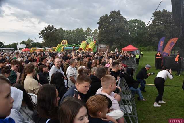 [FOTO] Na scenie Roxie Węgiel, która rozgrzewa publiczność do czerwoności 
