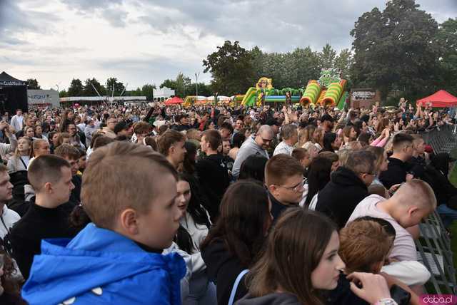 [FOTO] Na scenie Roxie Węgiel, która rozgrzewa publiczność do czerwoności 