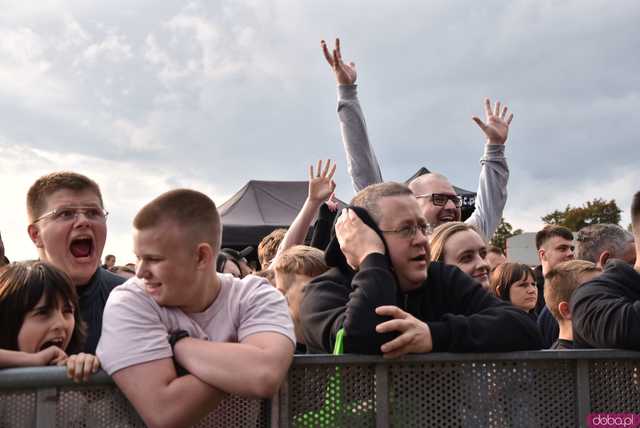 [FOTO] Na scenie Roxie Węgiel, która rozgrzewa publiczność do czerwoności 