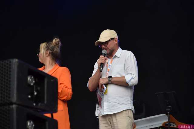 [FOTO] Na scenie Roxie Węgiel, która rozgrzewa publiczność do czerwoności 