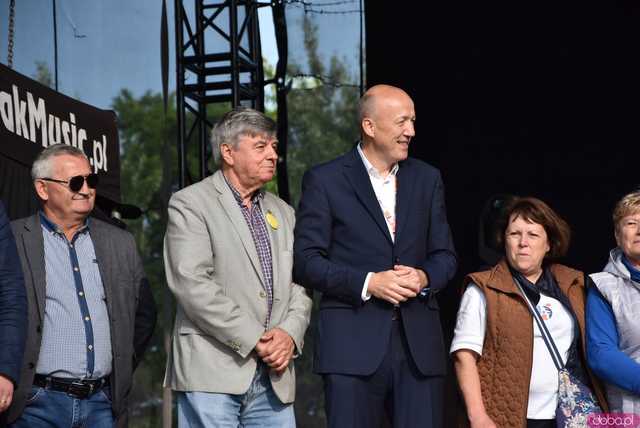 [FOTO] Na scenie Roxie Węgiel, która rozgrzewa publiczność do czerwoności 