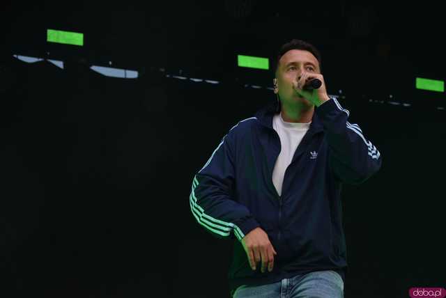 [FOTO] Za nami kolejny koncert na Ziębice FEST. AVI i jego siła hip-hopu rozkołysała publikę 