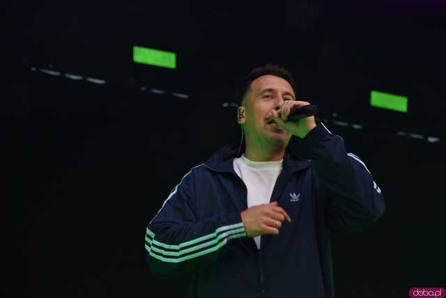[FOTO] Za nami kolejny koncert na Ziębice FEST. AVI i jego siła hip-hopu rozkołysała publikę 