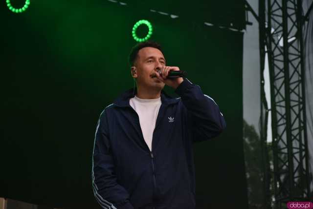 [FOTO] Za nami kolejny koncert na Ziębice FEST. AVI i jego siła hip-hopu rozkołysała publikę 