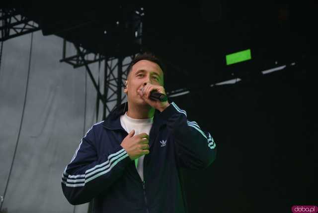 [FOTO] Za nami kolejny koncert na Ziębice FEST. AVI i jego siła hip-hopu rozkołysała publikę 
