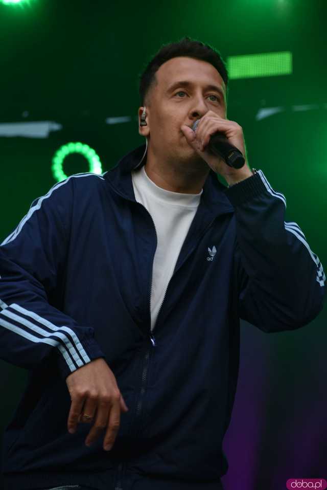 [FOTO] Za nami kolejny koncert na Ziębice FEST. AVI i jego siła hip-hopu rozkołysała publikę 