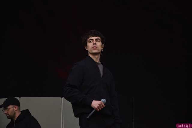 [FOTO] Za nami kolejny koncert na Ziębice FEST. AVI i jego siła hip-hopu rozkołysała publikę 