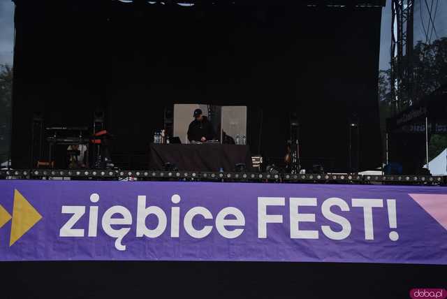 [FOTO] Za nami kolejny koncert na Ziębice FEST. AVI i jego siła hip-hopu rozkołysała publikę 