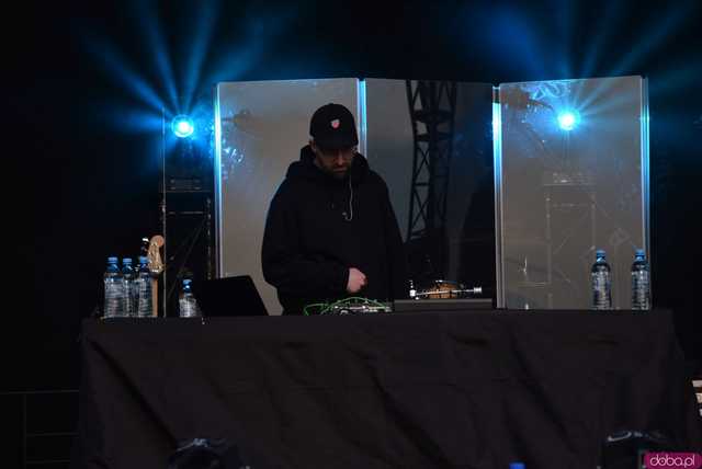 [FOTO] Za nami kolejny koncert na Ziębice FEST. AVI i jego siła hip-hopu rozkołysała publikę 