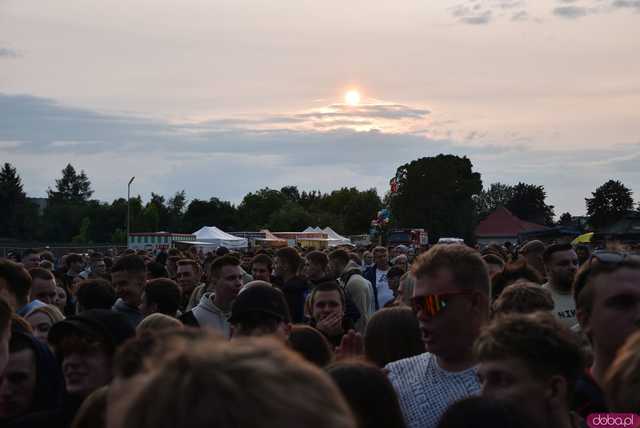 [FOTO] Za nami kolejny koncert na Ziębice FEST. AVI i jego siła hip-hopu rozkołysała publikę 