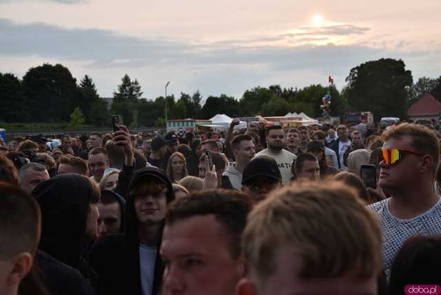 [FOTO] Za nami kolejny koncert na Ziębice FEST. AVI i jego siła hip-hopu rozkołysała publikę 