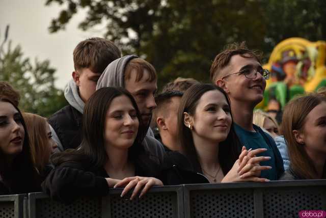 [FOTO] Za nami kolejny koncert na Ziębice FEST. AVI i jego siła hip-hopu rozkołysała publikę 