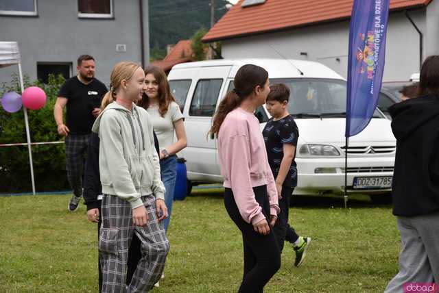 [FOTO] Nie tylko dla parafian – Dzień Dziecka w Brzeźnicy przyciągnął dzieci z całego regionu