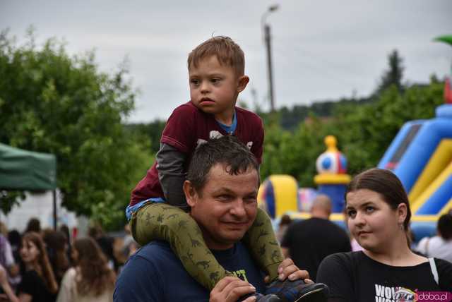 [FOTO] Nie tylko dla parafian – Dzień Dziecka w Brzeźnicy przyciągnął dzieci z całego regionu