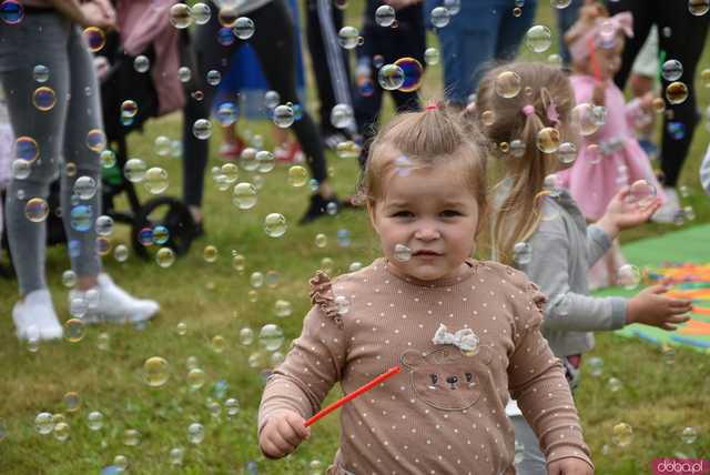 [FOTO] Nie tylko dla parafian – Dzień Dziecka w Brzeźnicy przyciągnął dzieci z całego regionu
