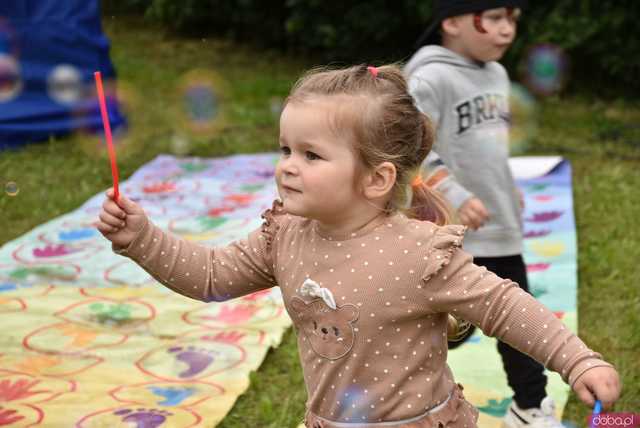 [FOTO] Nie tylko dla parafian – Dzień Dziecka w Brzeźnicy przyciągnął dzieci z całego regionu