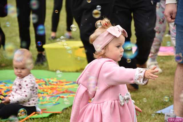 [FOTO] Nie tylko dla parafian – Dzień Dziecka w Brzeźnicy przyciągnął dzieci z całego regionu