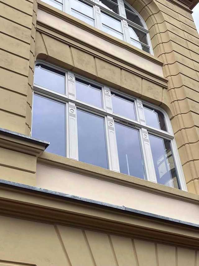 [FOTO] Trwa remont elewacji Zespołu Szkół Zawodowych. Inwestycja zakończy się latem 