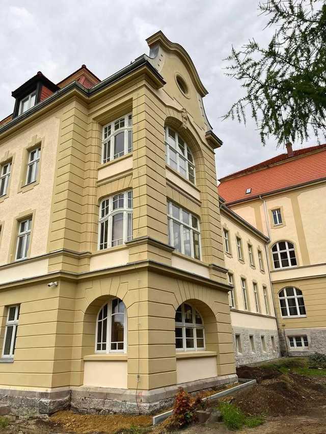 [FOTO] Trwa remont elewacji Zespołu Szkół Zawodowych. Inwestycja zakończy się latem 