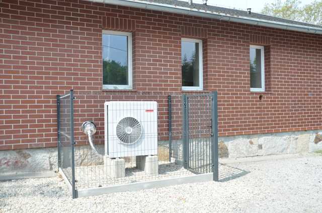 [FOTO] Zespół Szkół Ponadpodstawowych w Ziębicach zyskał nowy system grzewczy