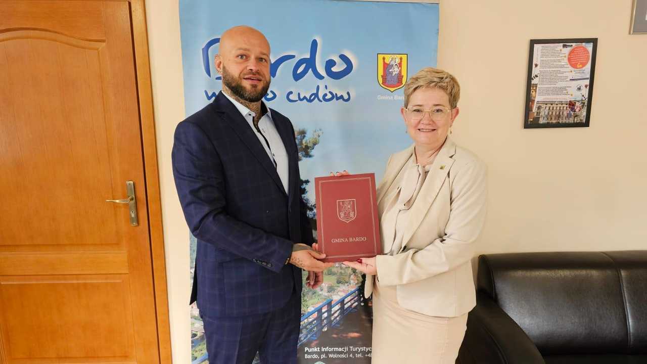 [FOTO] Szkoła w Bardzie zyska nowe wyposażenie po powodzi
