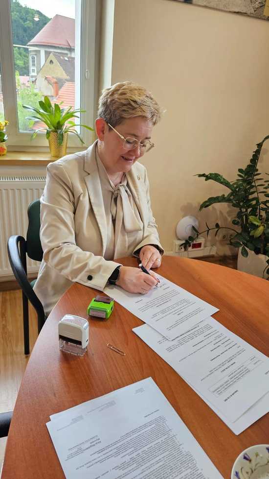 [FOTO] Szkoła w Bardzie zyska nowe wyposażenie po powodzi